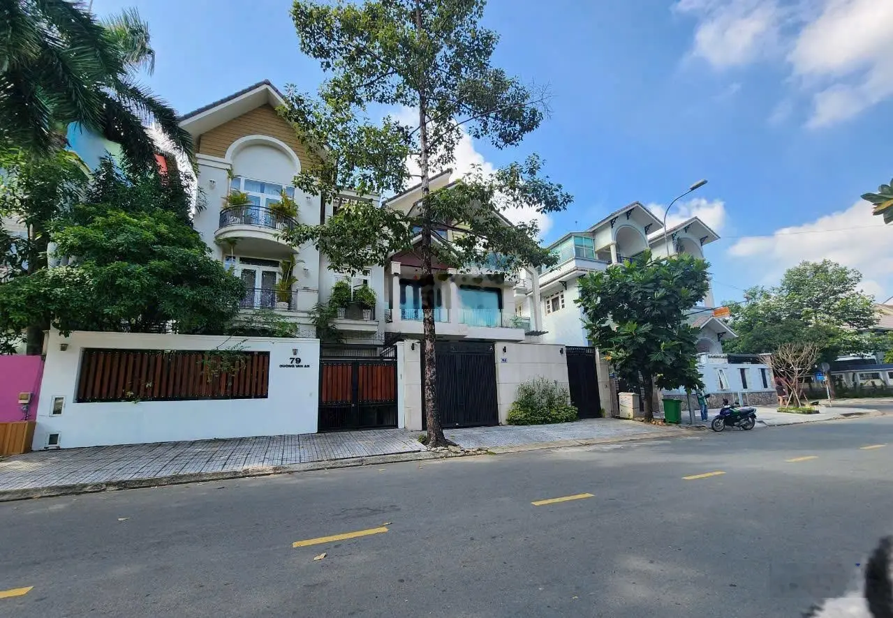 Đất xây biệt thự - ngay song hành - quận 2. diện tích : 10 x 20m - vuông vức - 42 tỷ tl