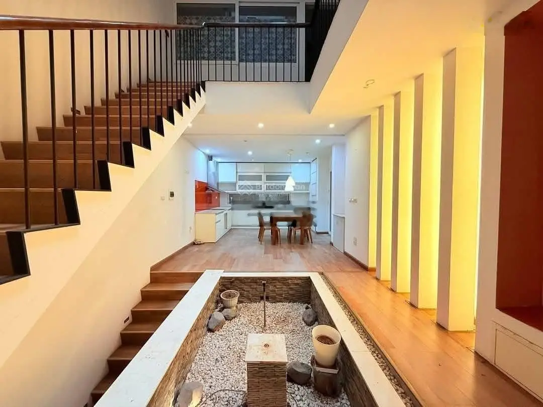 Phố nhật linh lang - ô tô tránh - 1 nhà ra phố - phân lô vip ba đình - kinh doanh 24/7 - 31.5 tỷ.