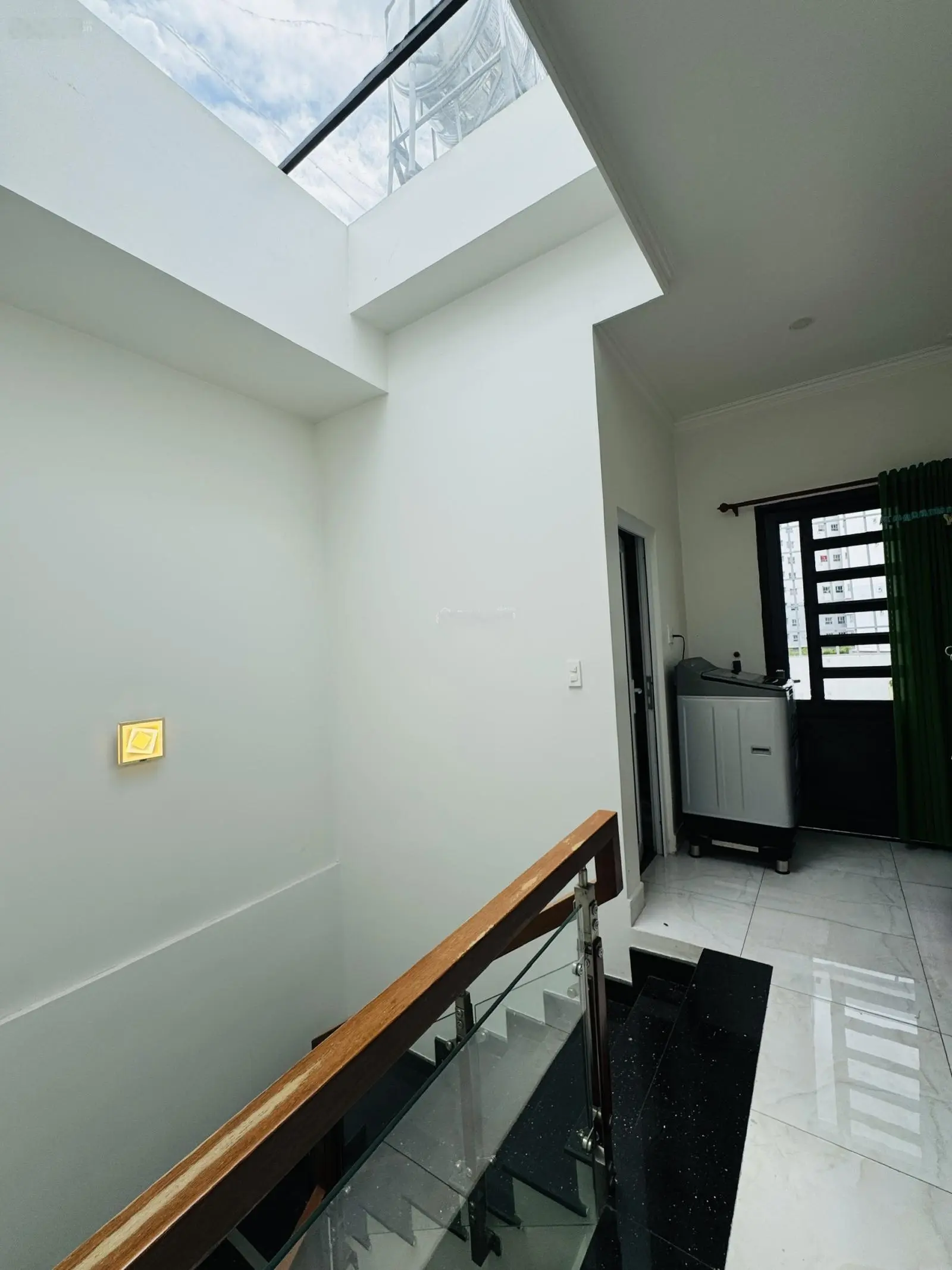 Chuyển nơi ở cần bán nhà đẹp 3 tầng 61m2 Oto tận cửa gần Vành đai 2, Ga Metro khu dân trí cao 7.2Tỷ