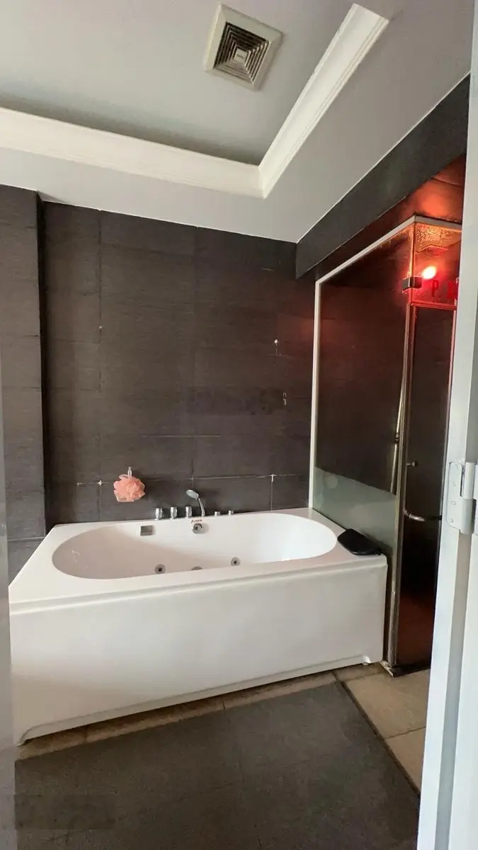 Cần bán nhà mặt phố hàng bông - hoàn kiếm - diện tích 87m2 - giá 55 tỷ( sổ đỏ- có nóc)!