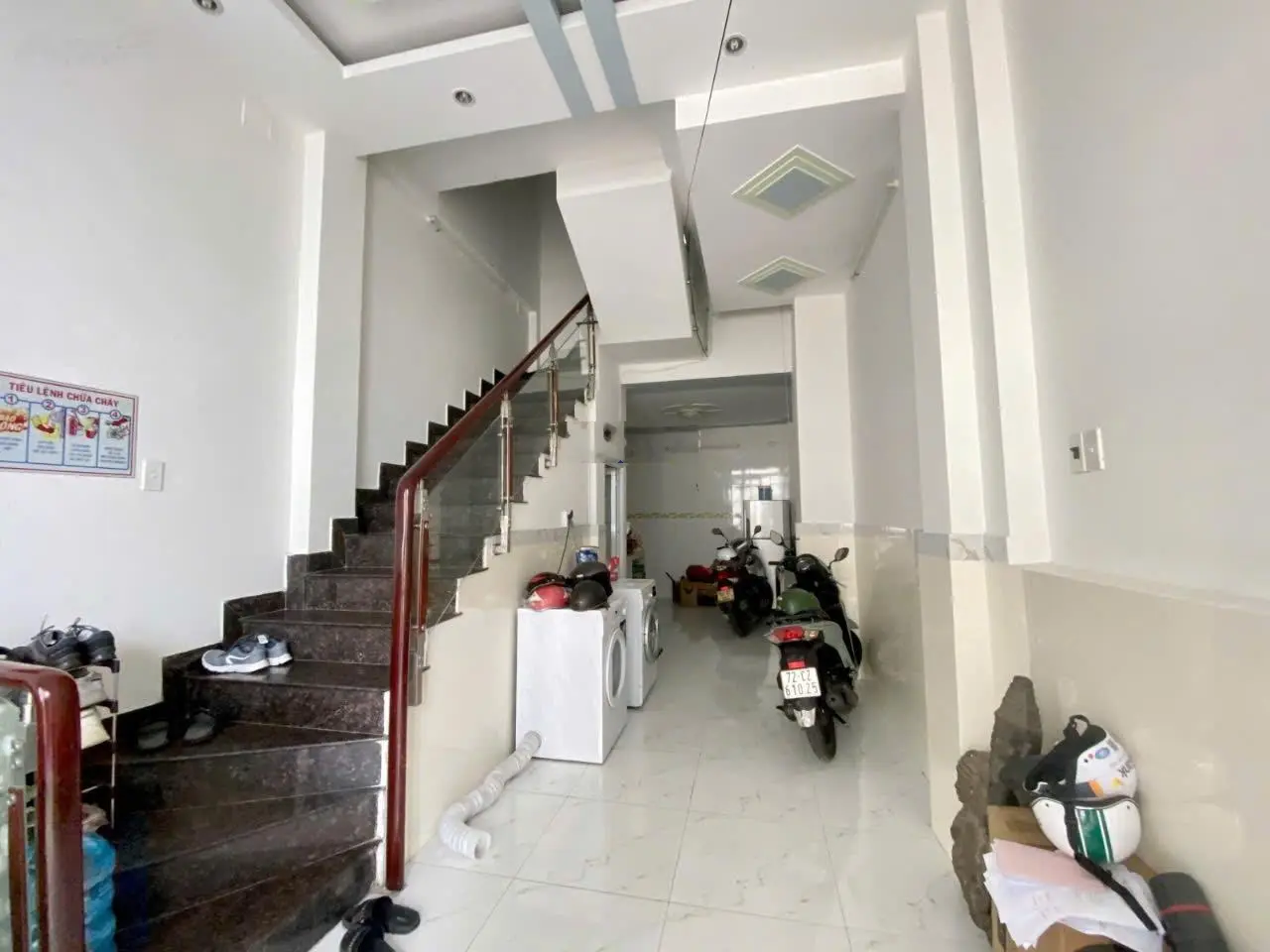 Kẹt tiền giảm 2 tỷ bán nhà 106m2 4 tầng Nguyễn Hồng Đào, Bàu Cát, P. 14 Tân Bình, 8 tỷ