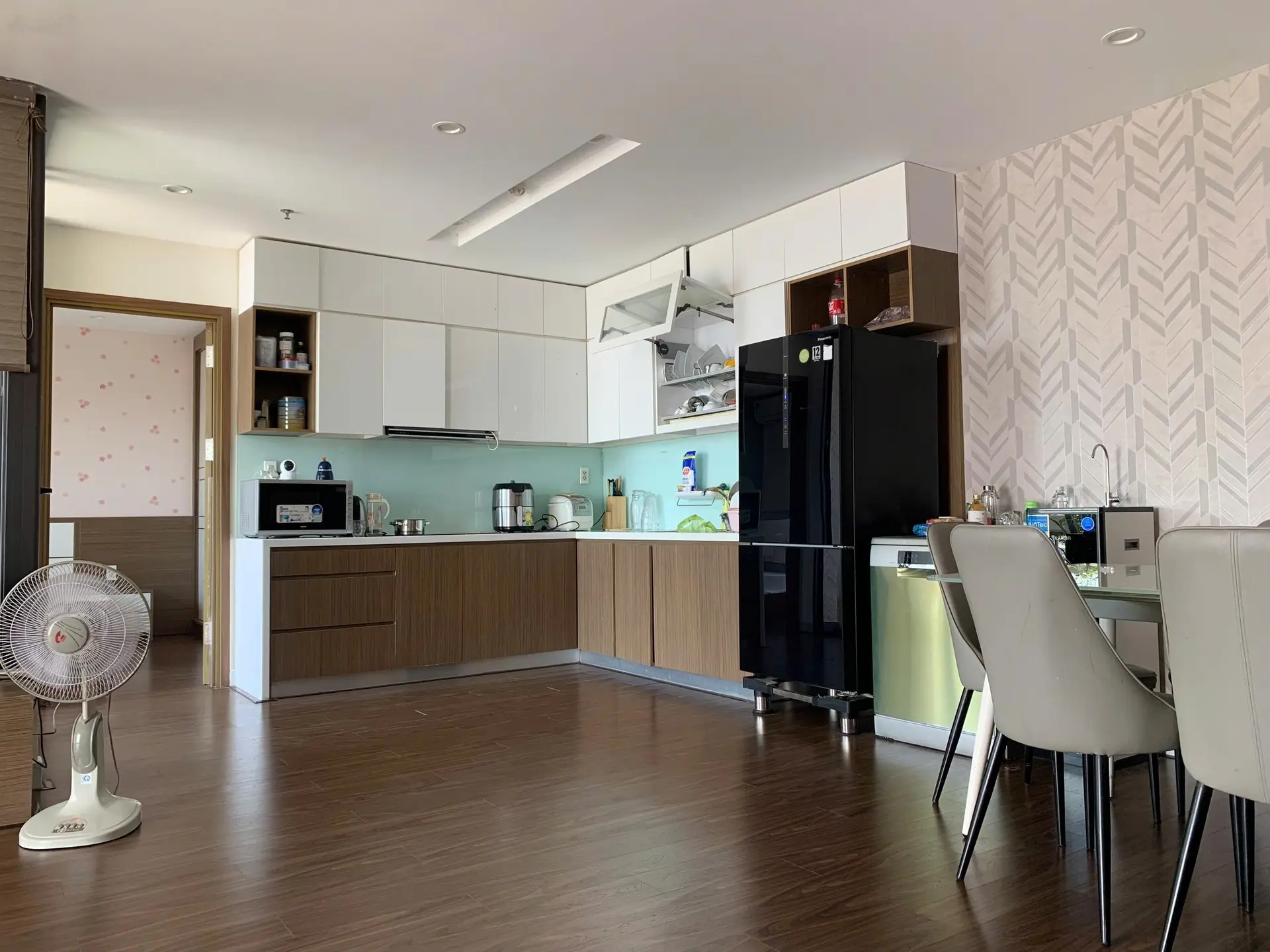 Bán căn hộ CT4 VCN Phước Hải DT 114,88m2 3PN - tầng cao thoáng mát - nội thất xịn - view thành phố