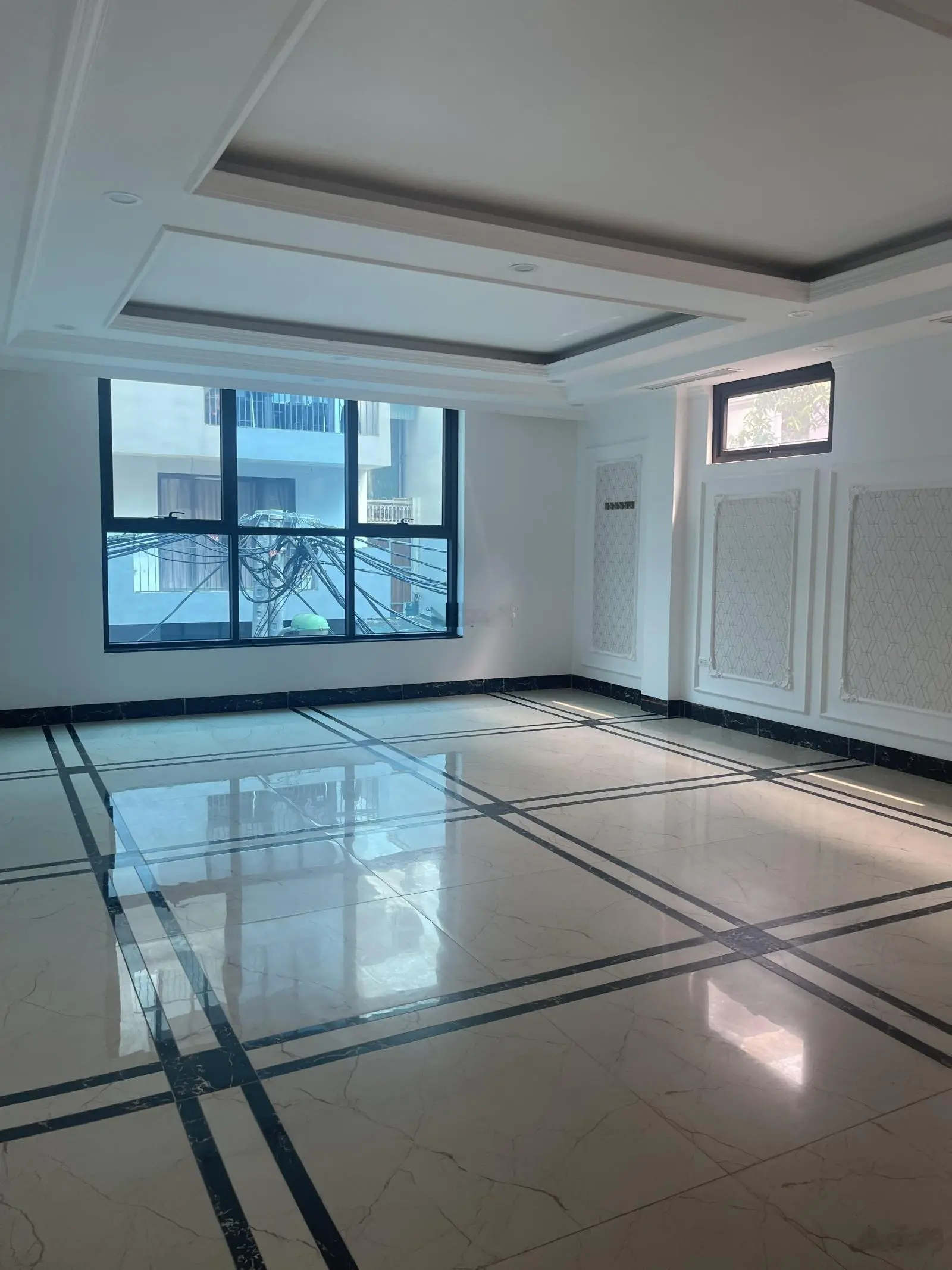 Bán toà nhà văn phòng 9 tầng tại phố Quan Nhân giá 30 tỷ sổ đỏ full nội thất thang máy êm ru