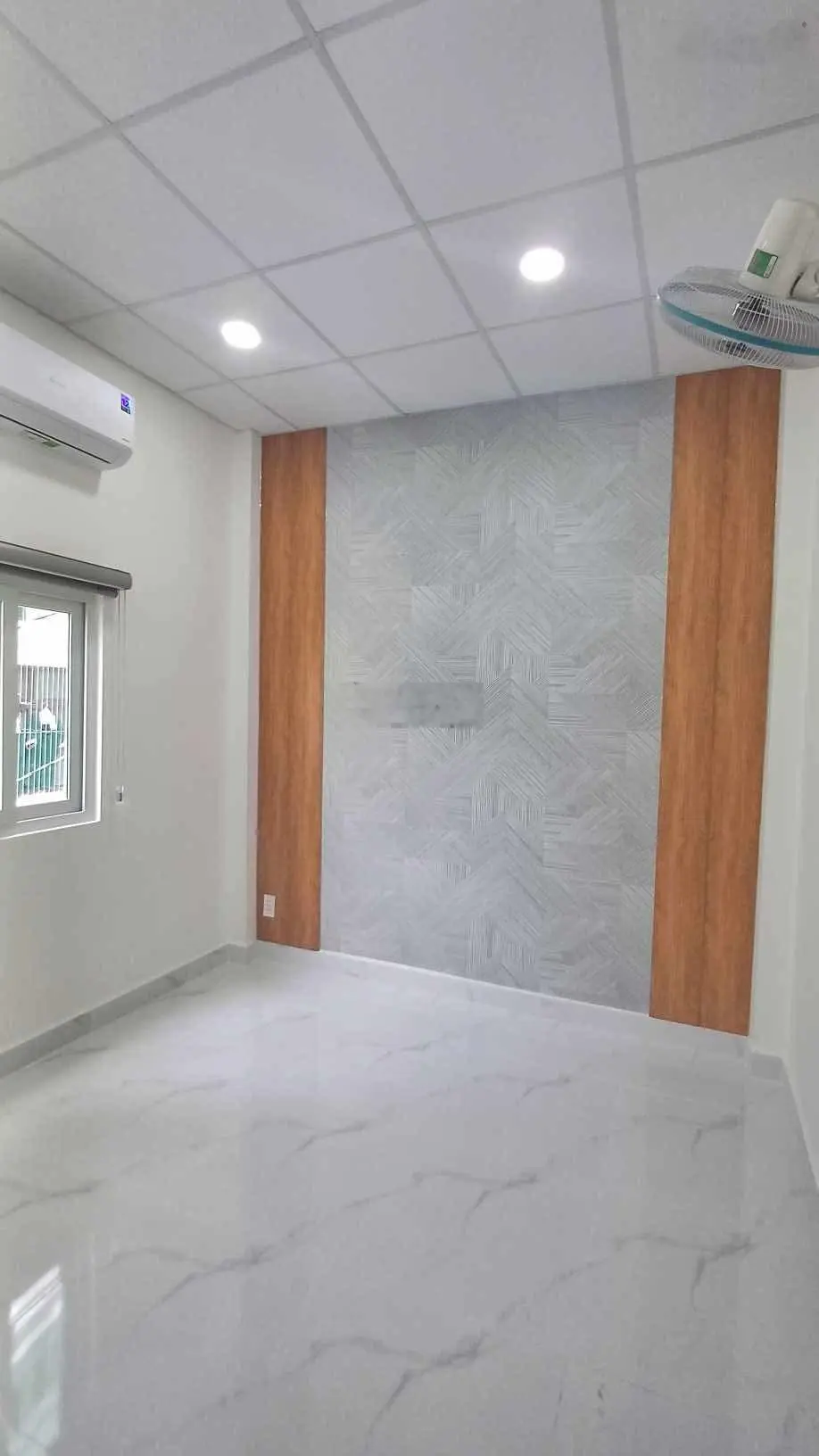 Bán nhà đẹp hẻm xe tải thông, 35m2 2 tầng BTCT, thuận lợi mở văn phòng, kinh doanh.