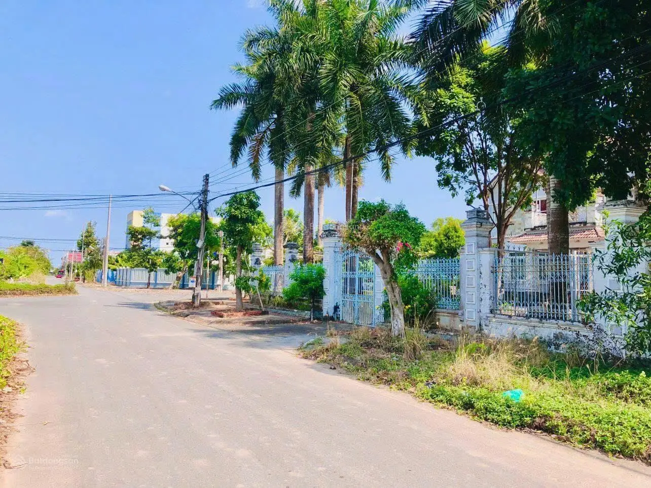 Cần tiền cho con du học Mỹ nên bán nhà mặt tiền đường Trần Quang Diệu Phường 1 thành phố Bạc Liêu