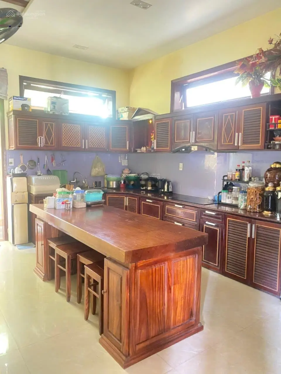 Chính chủ cần bán nhanh căn biệt thự 2 tầng có sân vườn thoáng mát để lại full nội thất (gỗ 100%)