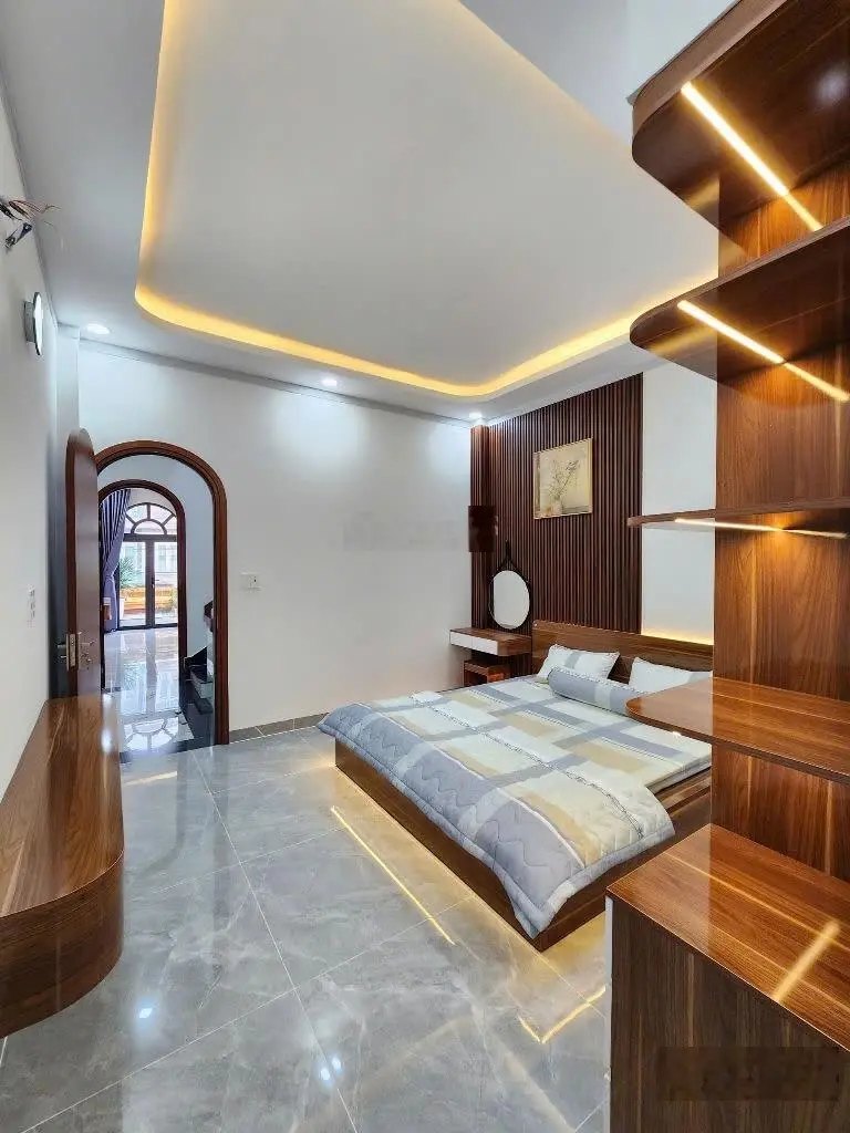 Nhà gần Sài Gòn: 4,6 tỷ, nhà 1 trệt 2 lầu đầy đủ nội thất KDC gần trung tâm y tế Dĩ An, TP. Dĩ An