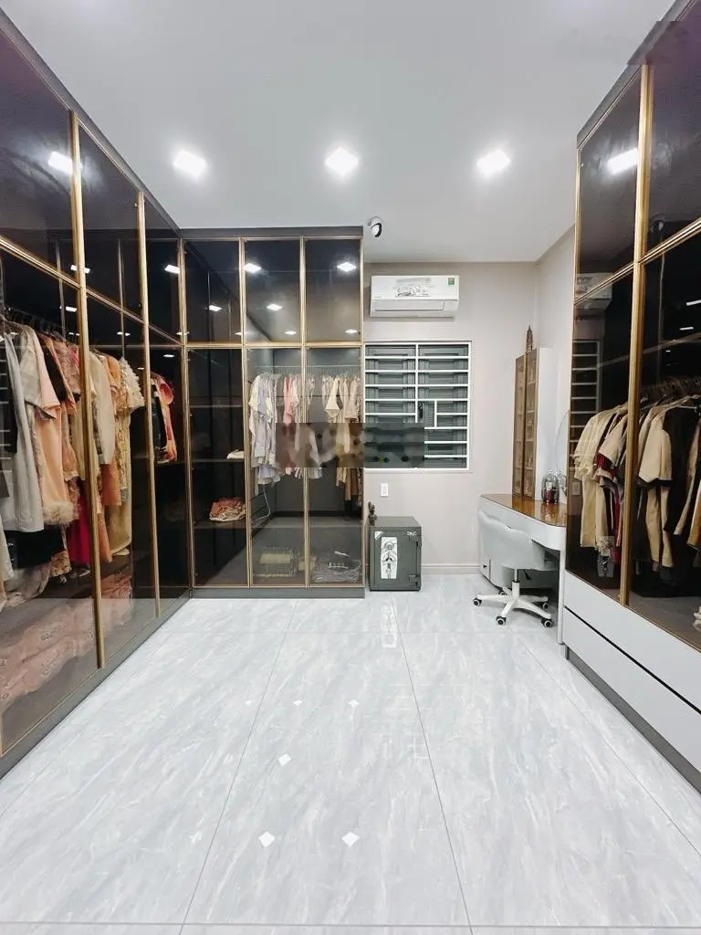Nhà đẹp 72,7 m2, 4 tầng, thang máy, mặt tiền Nguyễn Biểu kế Q1. 23 tỷ