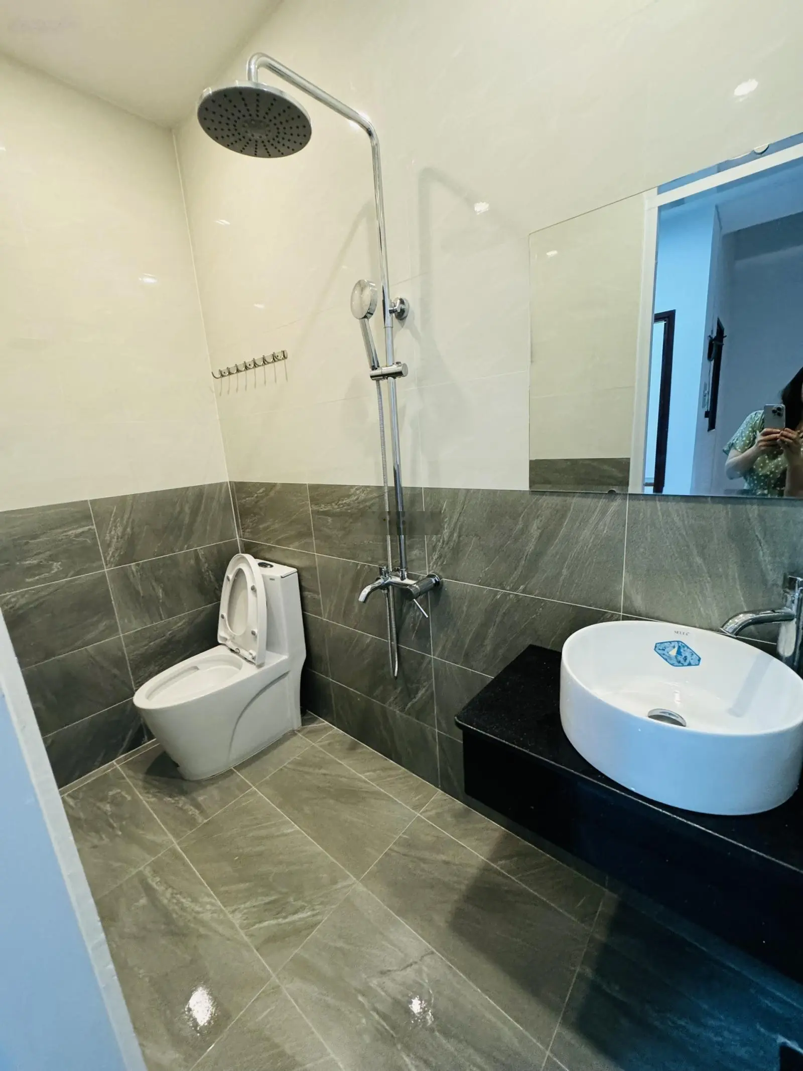 Bán nhà 3 tầng VCN Phước Long gần công viên, gần sông 60m2 ngang 6m để lại nội thất