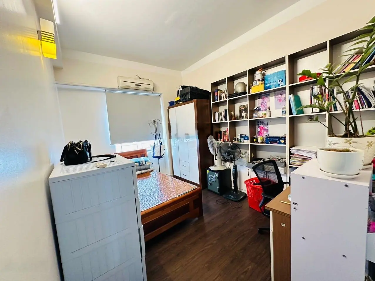Bán căn 2 phòng ngủ 2 vệ sinh full nội thất đẹp