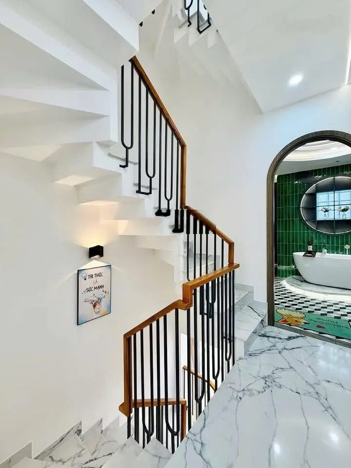 Nhà khu Vip đường Lê Thị Hồng | DT: 40m2 | đường vào nhà 5m, cạnh trường mầm non Anh Đào