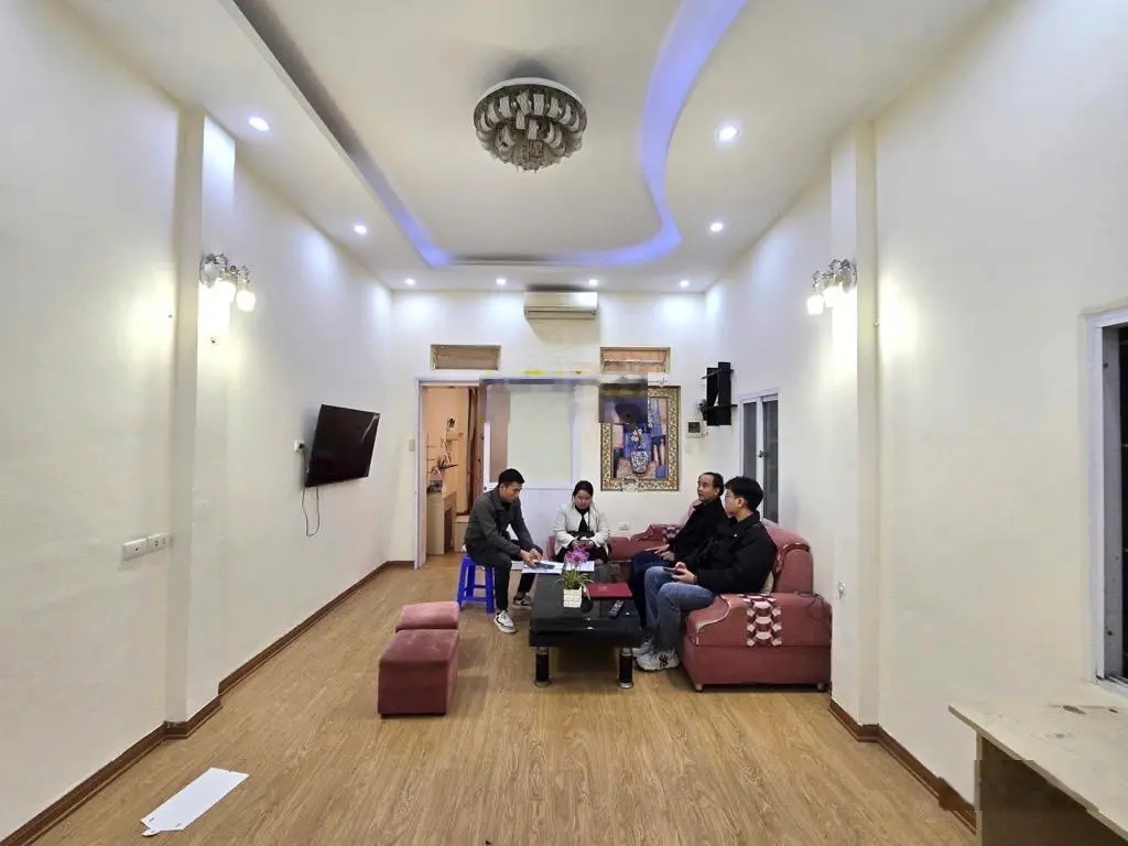 Nhà Phố chợ khâm thiên 42 m, 4 tầng, mặt ngõ kinh doanh , lô góc, thông