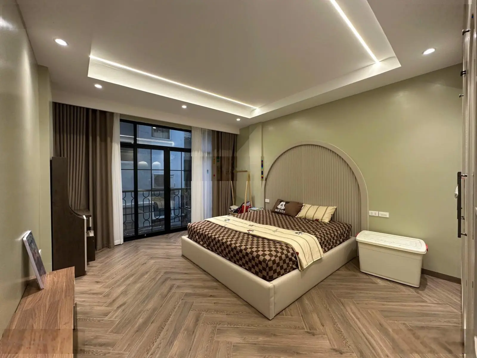 Phân lô Ngọc Khánh . Phố Vip quận Ba Đình . 7 tầng thang máy xịn . Siêu siêu đẹp .