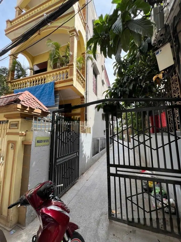 Cần bán nhà phân lô ngay quận ủy hoàng mai ô tô qua kinh doanh tốt dt; 75m2 chào 13,3 tỷ