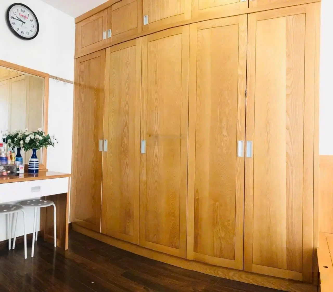 Chính chủ bán căn hộ Five Star diện tích 70,8m2, 2PN - 2WC, Cửa Đ ban công T, full nội thất