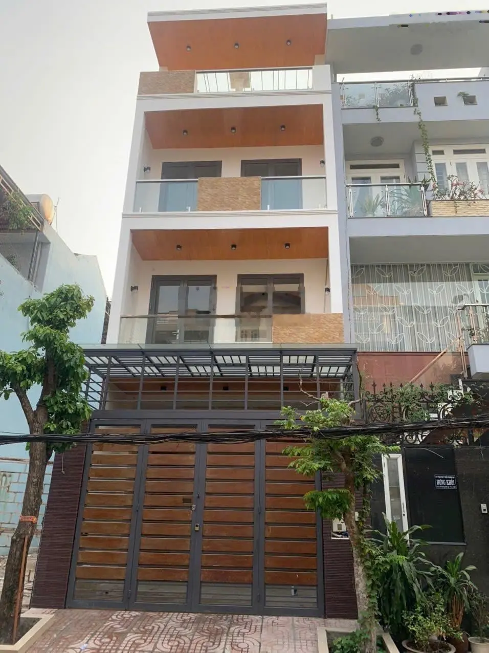Bán nhà vip Bình Lợi P. 13 Bình Thạnh, 5x20m, 4 tầng mới cứng, full nội thất nhập khẩu cao cấp
