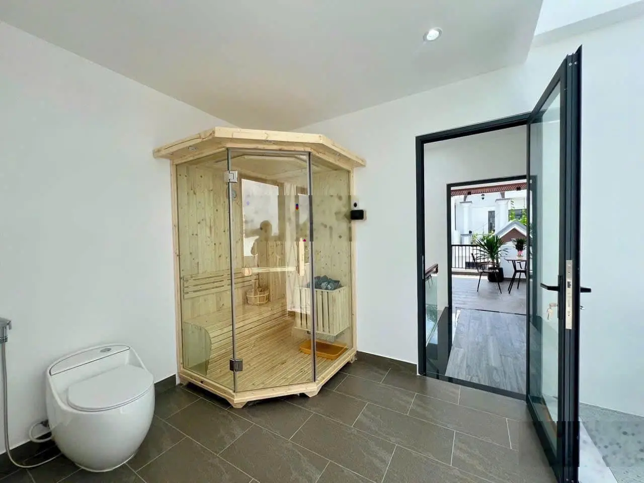 TẶNG FULL NỘI THẤT CAO CẤP NHƯ HÌNH cho căn nhà phố 3 LẦU. (Xe hơi đỗ trong nhà)