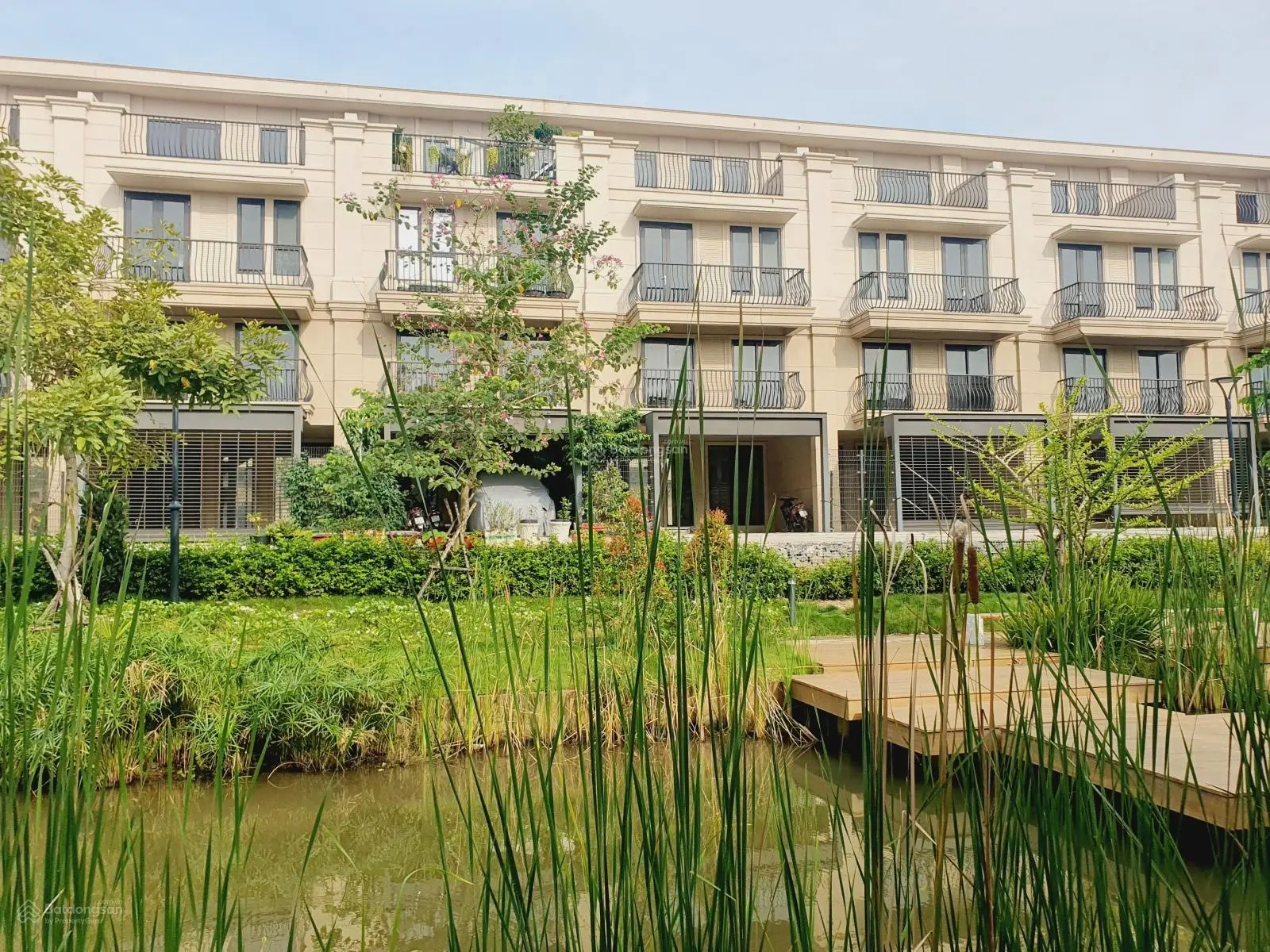 Shophouse tân cổ điển view kênh đào giá 6.9 tỷ