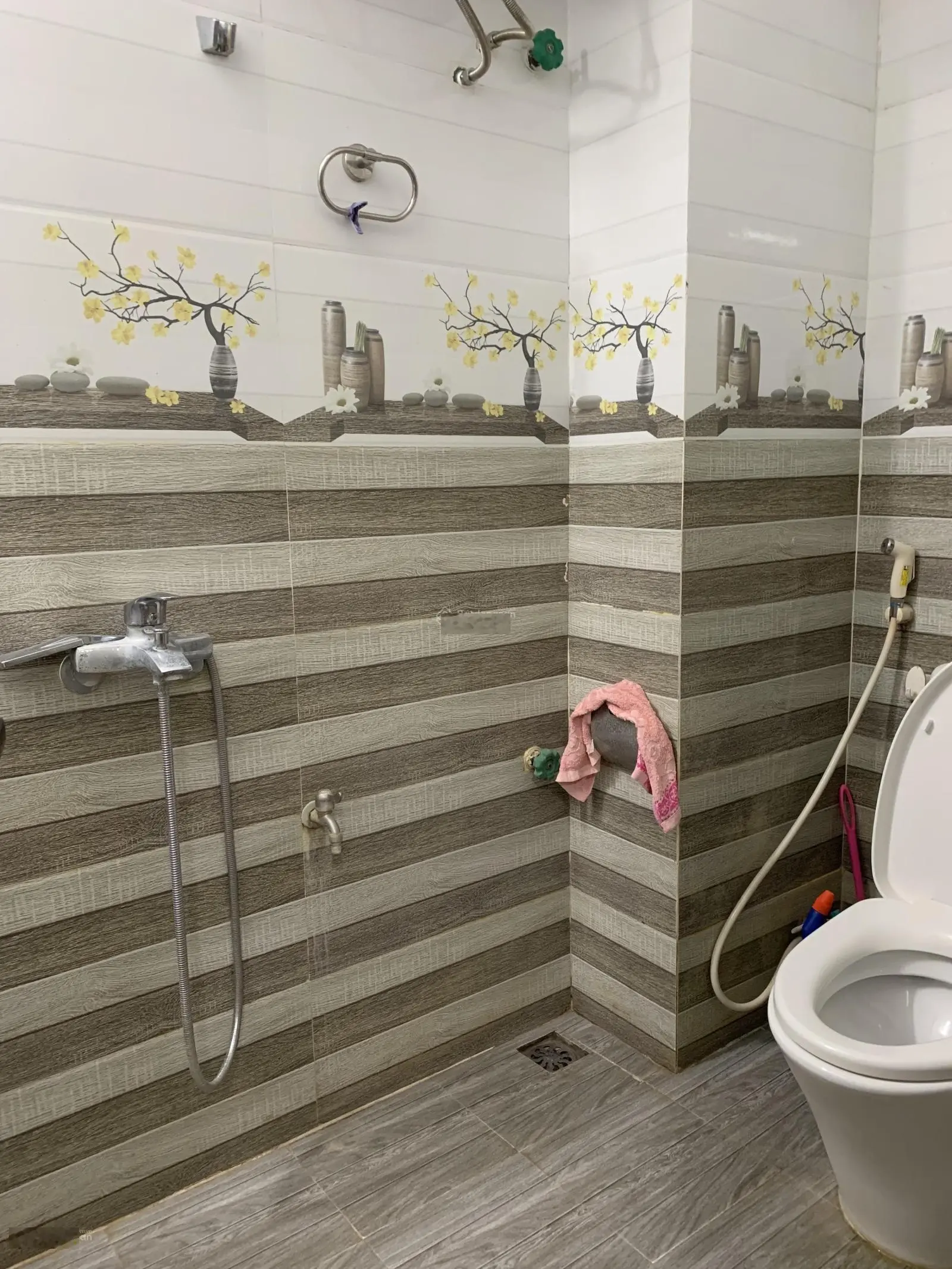 11 ty Nhà 5 tầng, gara oto rộng, 4 phòng ngủ 47m2, xây kiên cố
