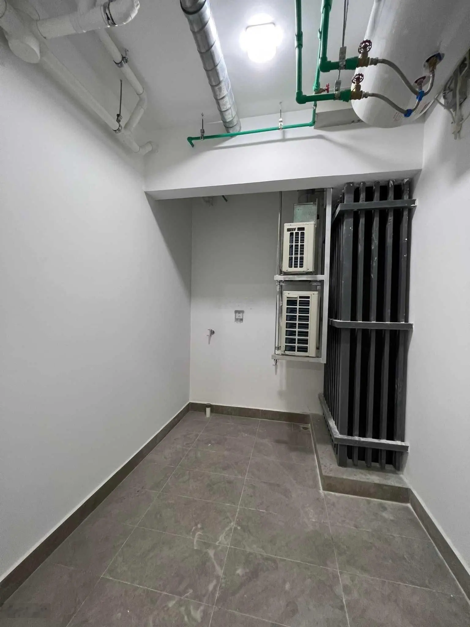 Kẹt tiền cần bán gấp căn Diamond Brilliant 96m2 2PN-2WC nhà mới CĐT, view đẹp thoáng mát