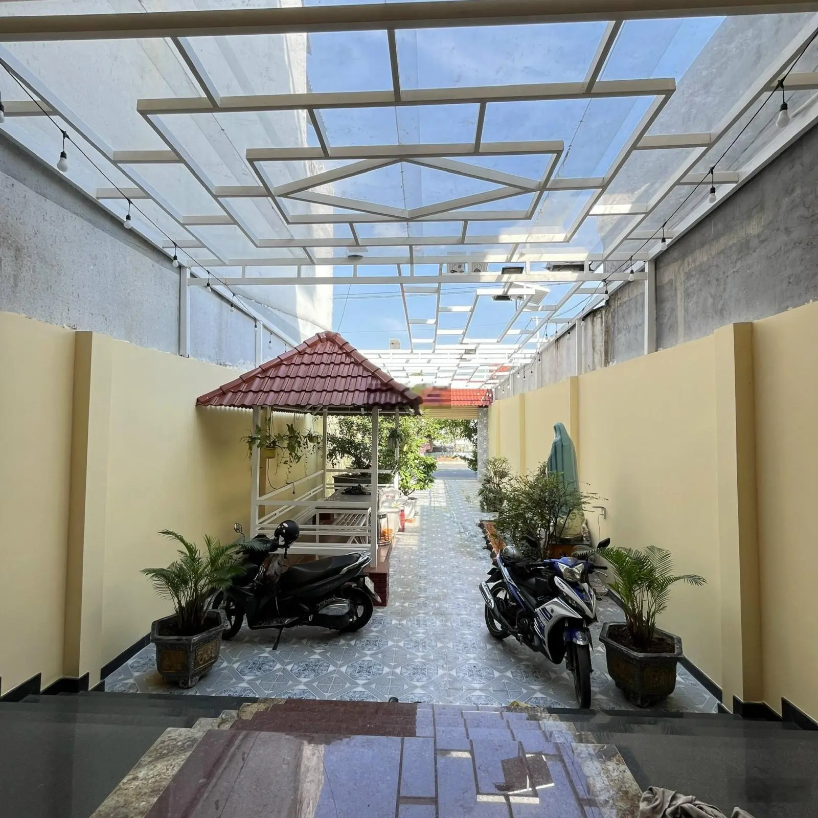 Bán Nhà 3 Lầu Hoàn Công 12pn full Nội Thất Cao Cấp Trung Tâm Tp Thuận An Bình Duong