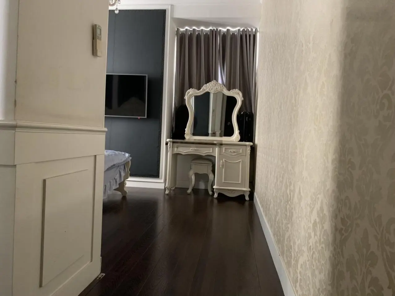 Bán gấp căn hộ 106m2 Sunrise City South diện tích 106m2 2 phòng ngủ đầy đủ nội thất, giá 4,4 tỷ