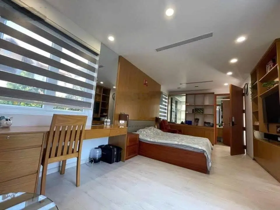 Biệt thự 200m2 hồ bơi sân vườn mới 100% TK hiện đại trung tâm phố Tây Thảo Điền Q2 - Giá 38 tỷ