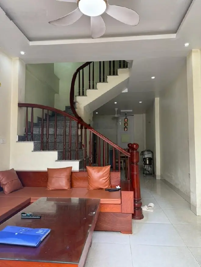 Hiếm căn góc sát phố nhà dân xây chắc chắn chỉ nhỉnh 6 tỷ ô tô đỗ cửa, vào nhà nếu muốn muốn
