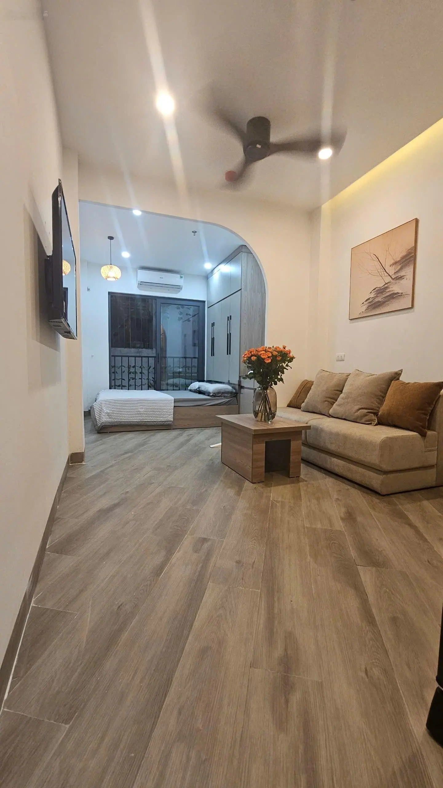 Nhà đẹp phân lô hai mặt tiền phố Phạm Văn Đồng, 15m ra phố. Ngõ rộng ba gác.