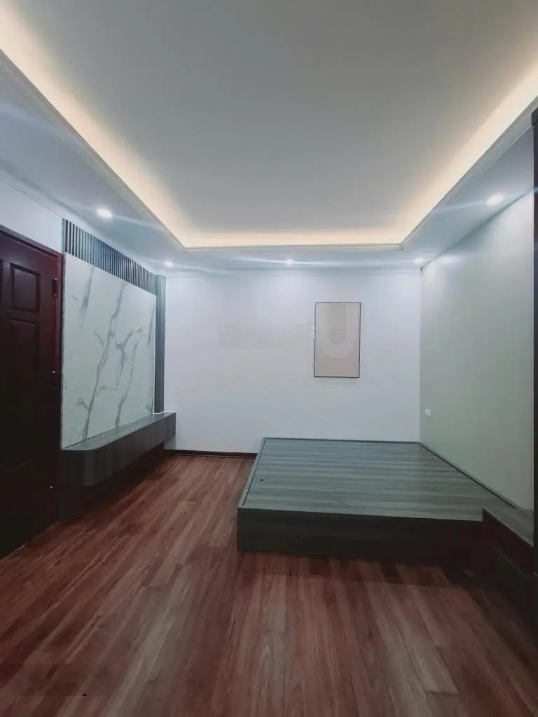 Siêu phẩm Nguyễn Văn Cừ, full nội thất , cách phố vài bước chân. Giá nhỉnh 6tỉ
