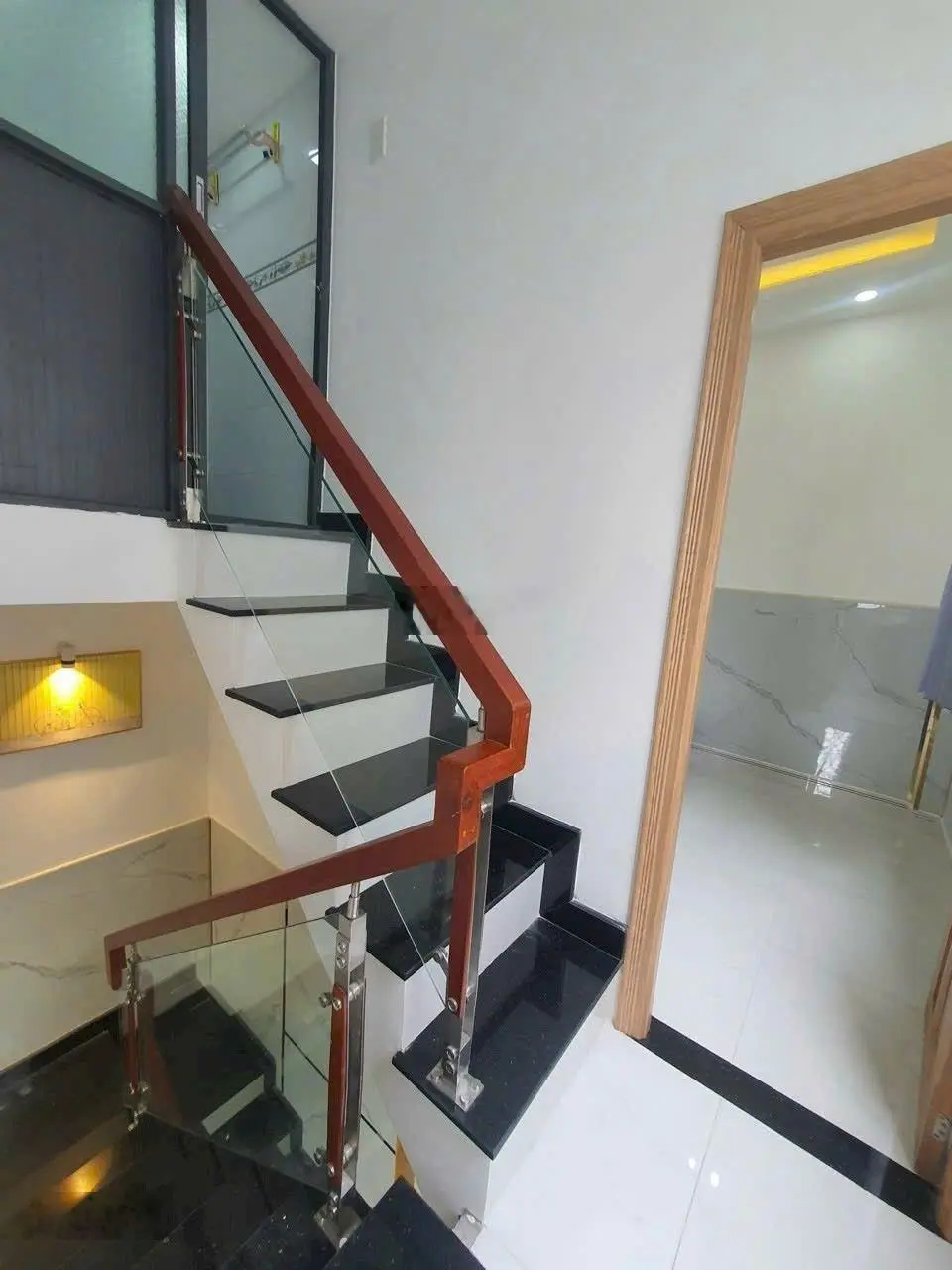 Cần bán gấp nhà hẻm 1806 TT Nhà Bè. DT: 4 x 9m, 1 lầu, 2 phòng ngủ, 2 WC, ban công view đẹp