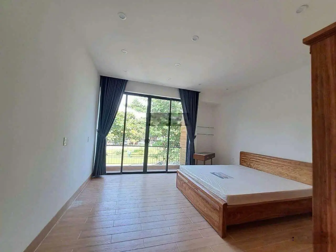 Cần bán nhà 3 tầng mới đẹp đối diện công viên mặt tiền 5m5 an nhơn gần trục phạm văn đồng