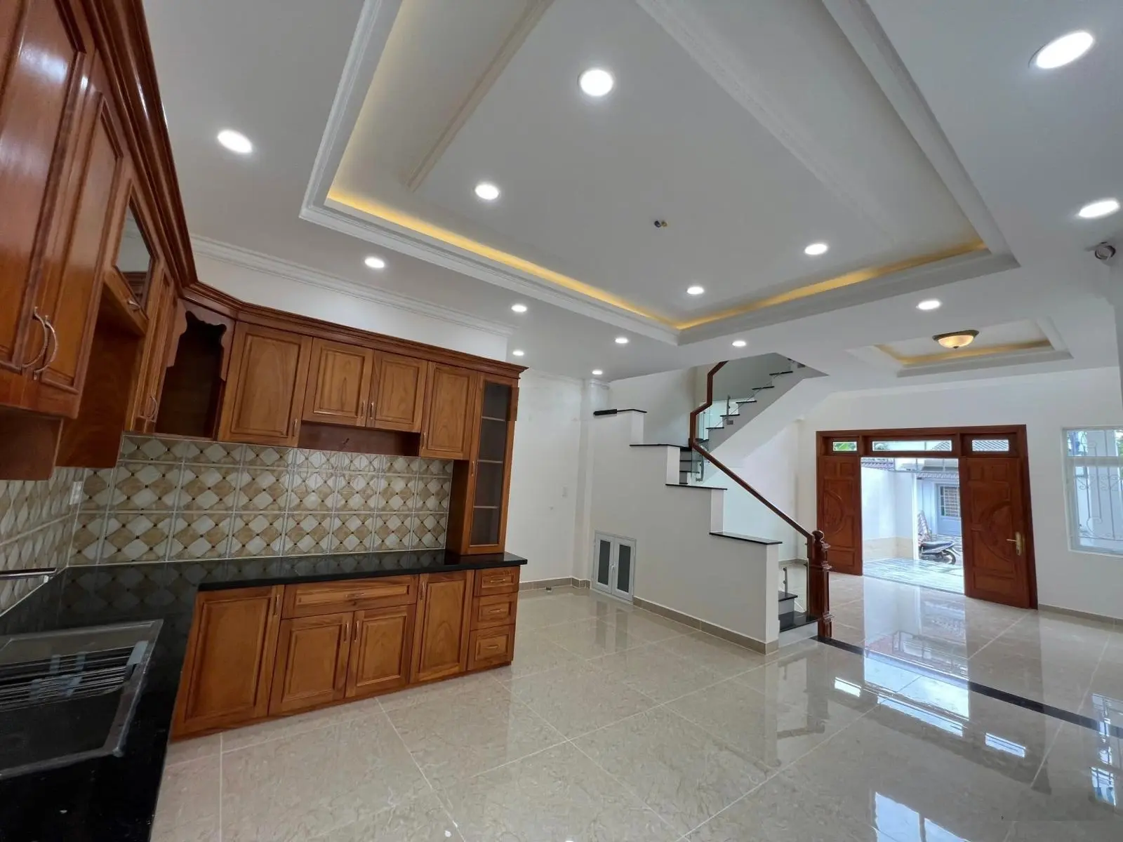 Căn góc 2 mặt tiền 5 tầng khu nhà bên sông cao cấp - gần Gigamall Phạm Văn Đồng, có gara ô tô 7 chỗ