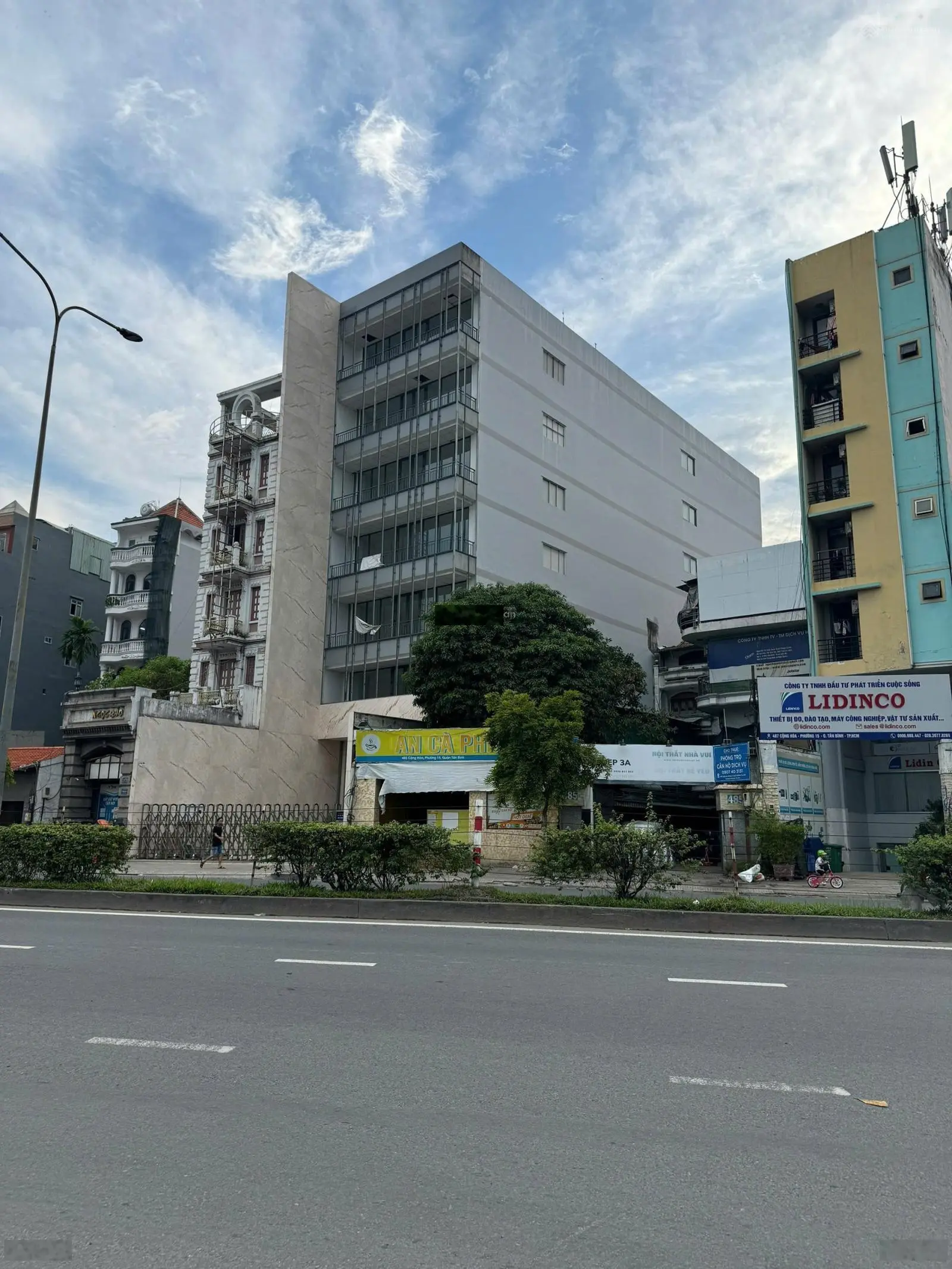 Tòa nhà đường Cộng Hòa, DT:8.2x20m, CN: 292m2, KC:Hầm + 7Tầng, 2MT Trước sau, RT: 650tr, giá:99.9t