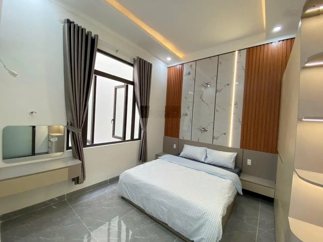 Nhà đẹp hẻm Ywang trung tâm TP Buôn Ma Thuột giá chỉ 2.7 tỷ, cách ĐH Tây Nguyên 1km. Full nội thất