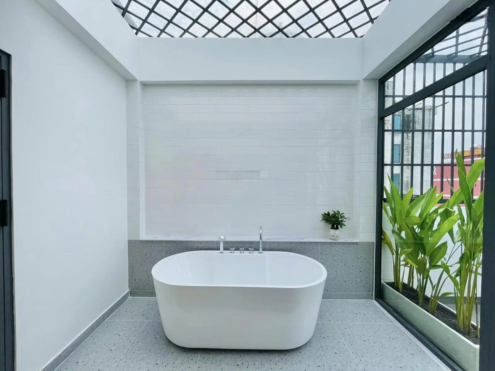 Kẹt tiền, tôi bán nhà ở Trần Khánh Dư - Quận1 kế bên chợ Tân Định, cho thuê 35triệu. Giá 3tỷ6/62m2