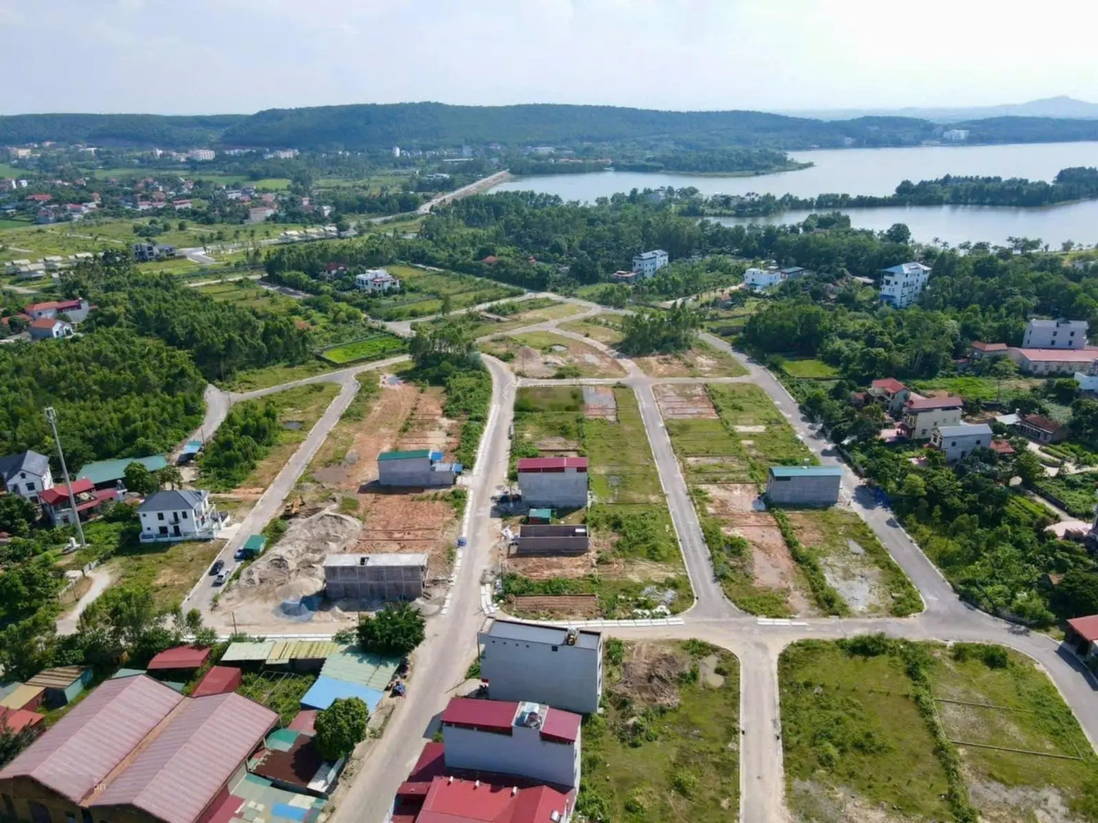Nhỉnh 5tỷ- Sở hữu ngay mảnh đất phân lô 293m2 MT 15m, nở hậu to, mặt đường kinh doanh, cách chợ 50m