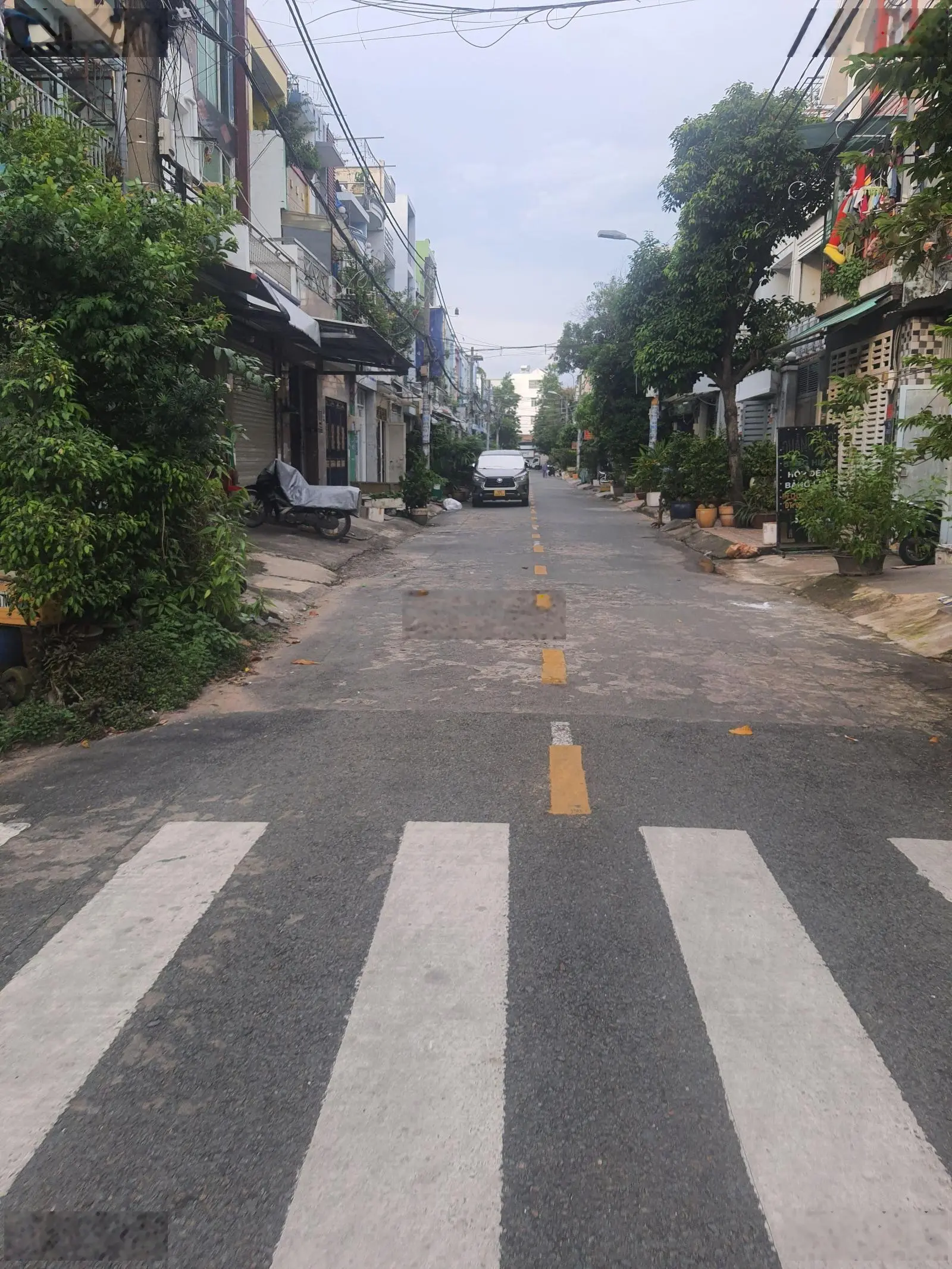 Khu phân lô bàn cờ. đường xe tải 12m. xh ngủ trong nhà. 3tầng hoàn công. sổ vuông a4