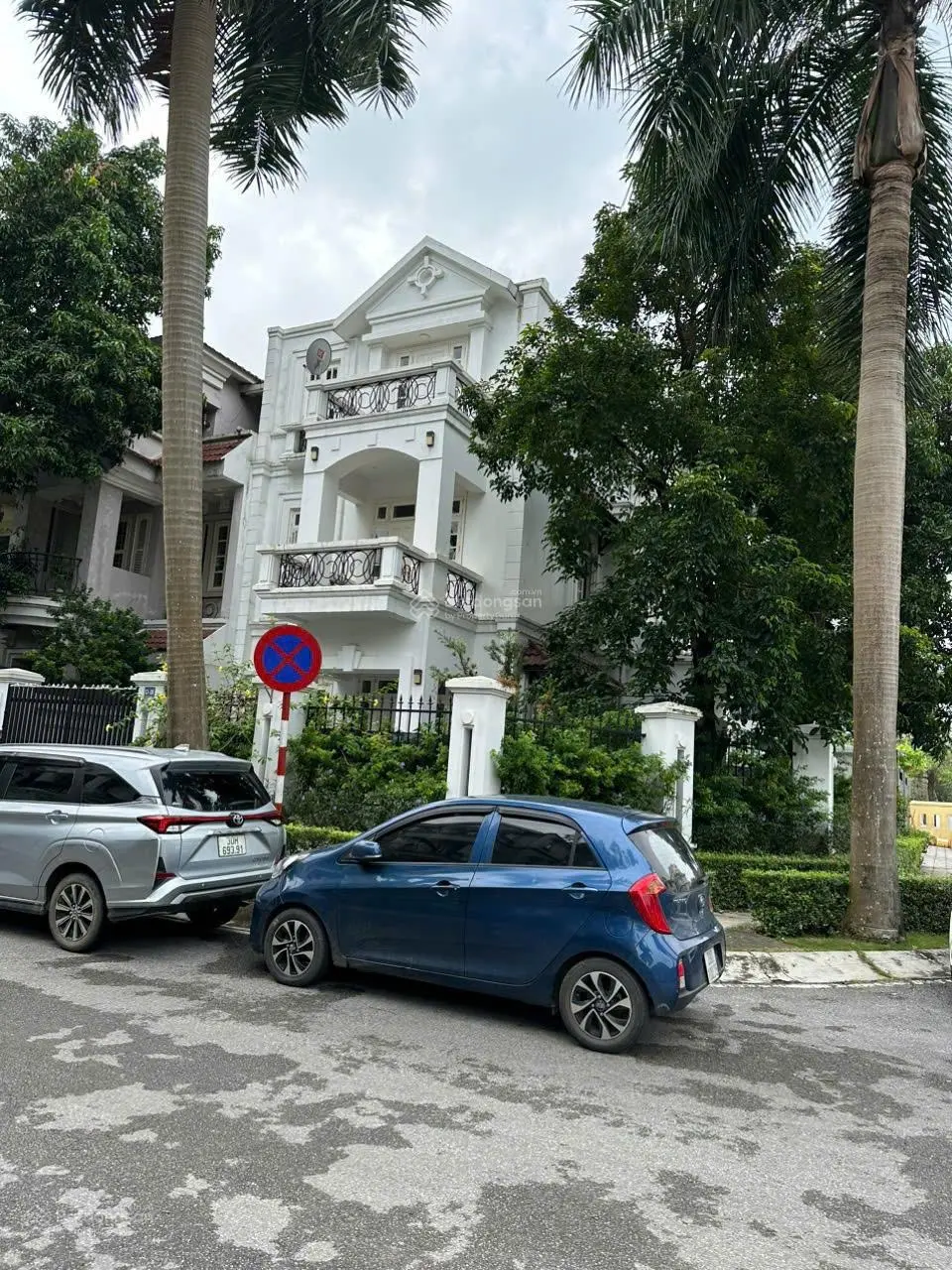 Bán Biệt thự Khu T - Ciputra, đường lớn, giá 70 tỷ. Không lỗi phong thủy