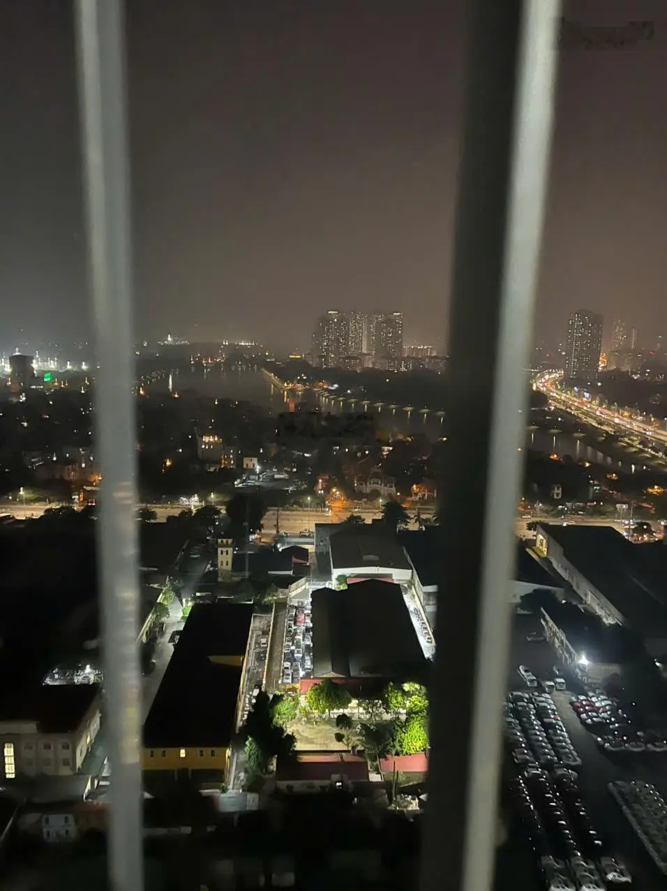 CH: Green park 1 trần thủ độ- dt:56m 2PN 2WC BC: Tây Nam, tầng trung view hồ, full nội thất 3tỷ6 TL