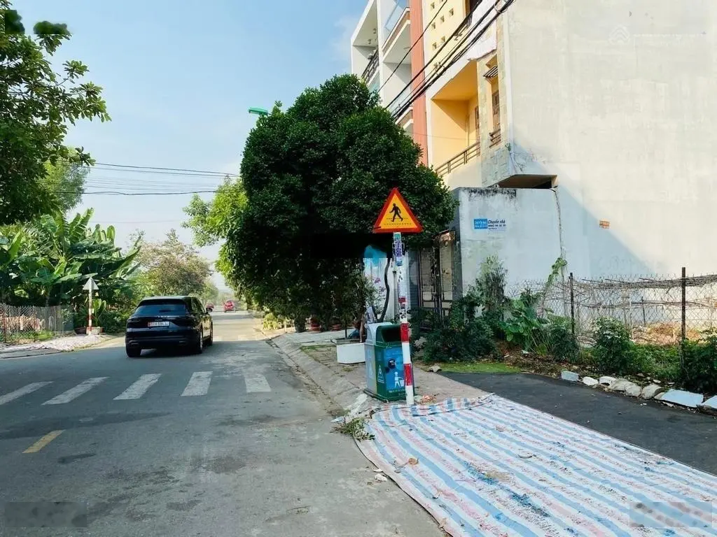 Bán lô đất MT Thủ Khoa Huân 120m2 thổ cư sẵn sổ, sang tên ngay, sát chợ Tân Hưng
