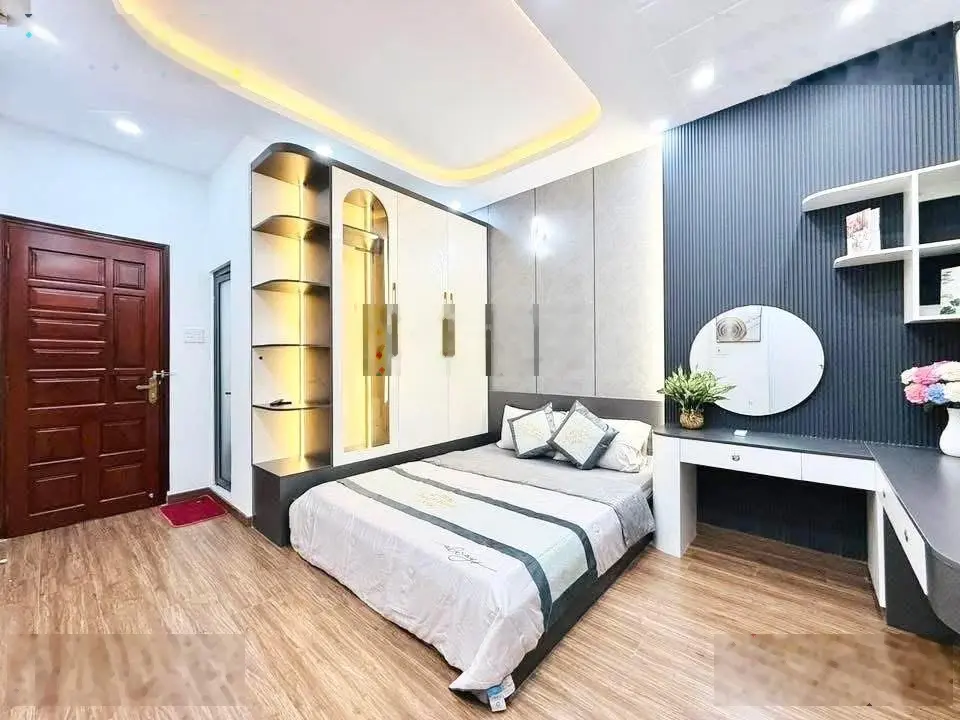 Nhà căn góc 2 mặt hẻm xe hơi với 6 phòng ngủ siêu đẹp, 3 lầu, gần emart