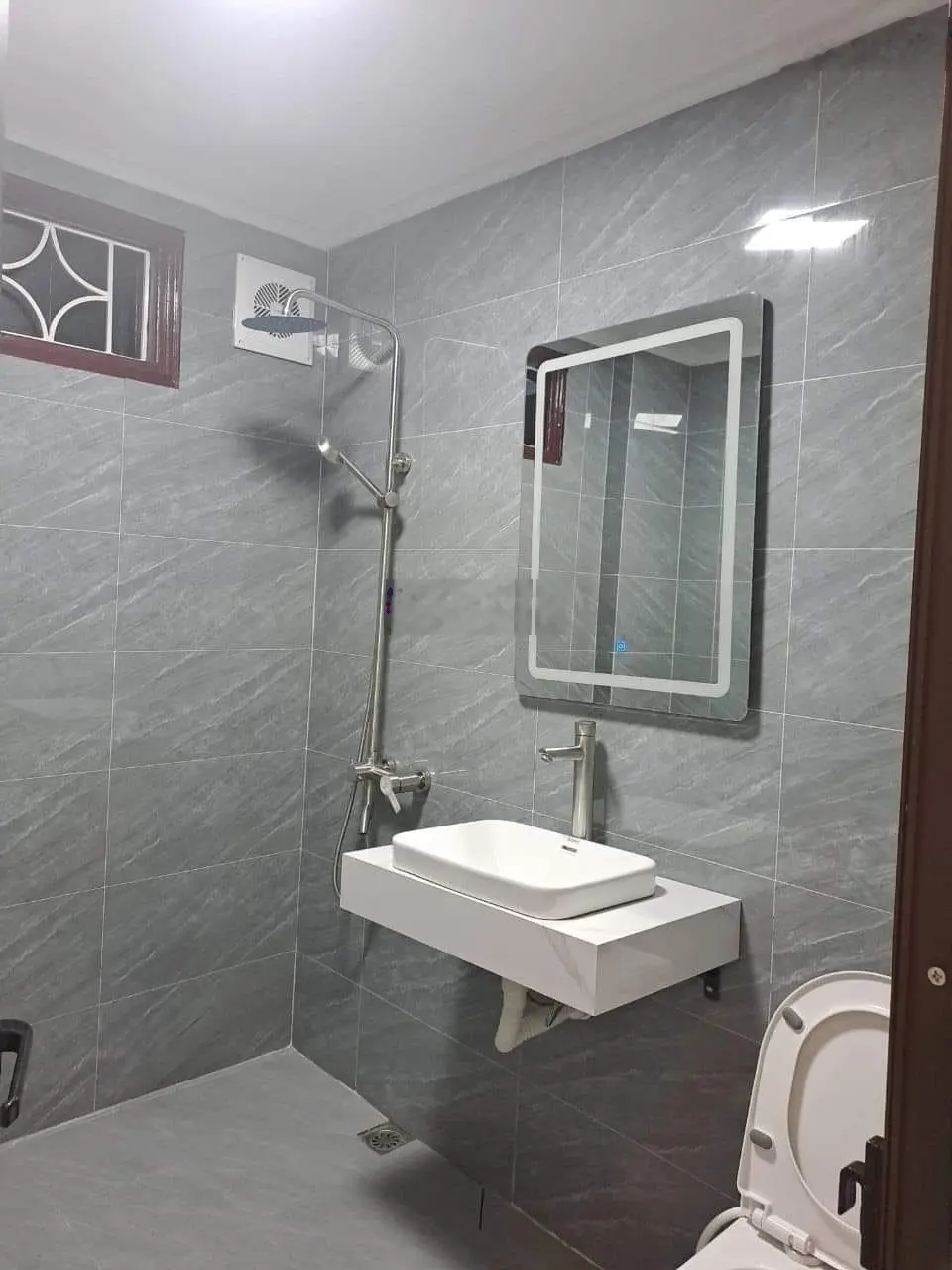 Bán nhà ngõ 79 Cầu Giấy 42.3m2, 5 tầng, 6 phòng, mt 3.5m, chào 8.65 tỷ, ngõ thoáng, 3 gác, ở ngay