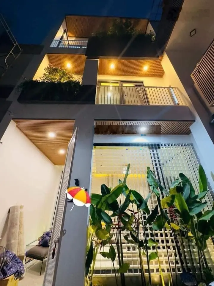 Nhà 3 tầng full nội thất mới 100% cách biển 100m