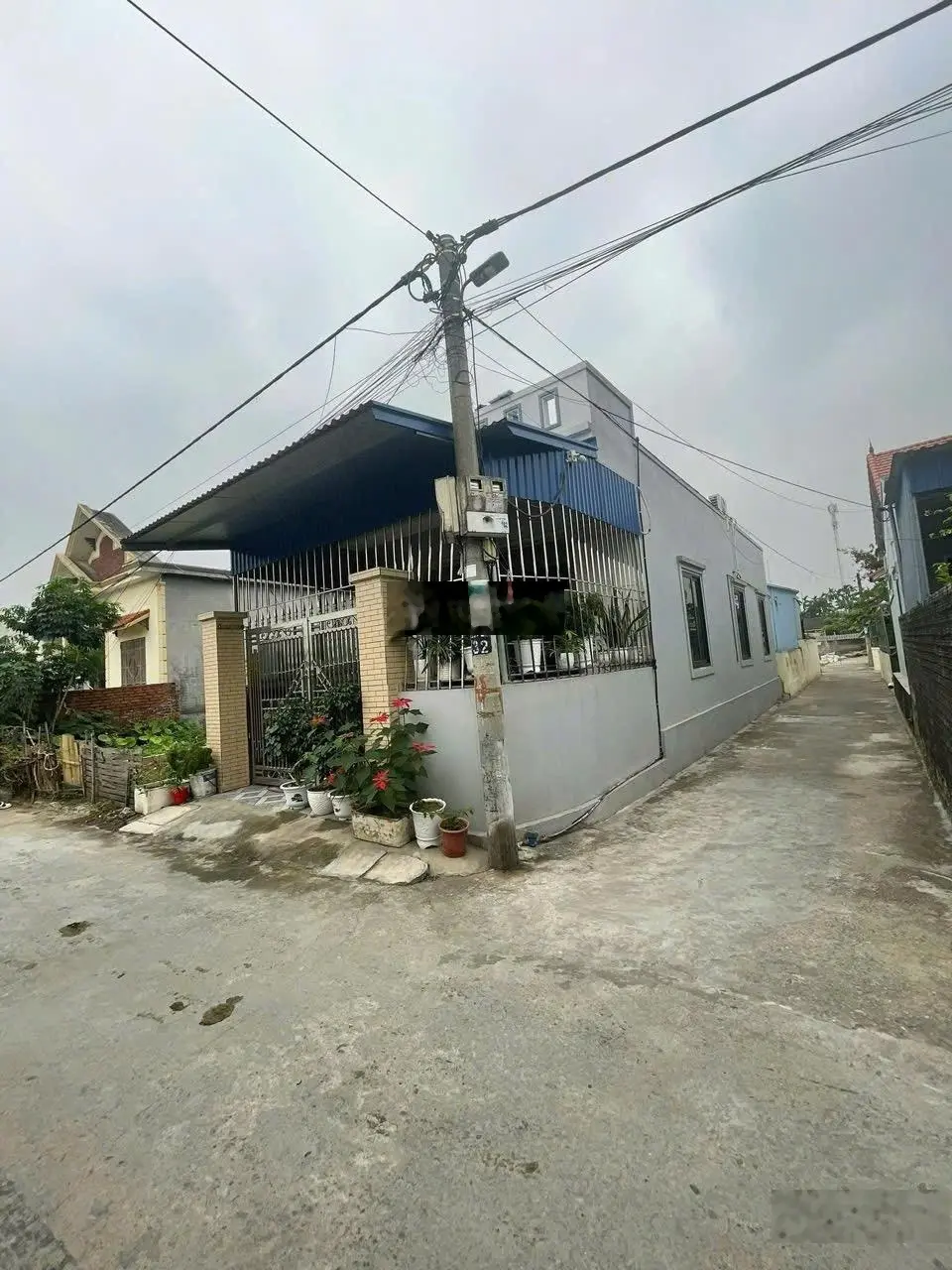 Bán căn nhà 2 mặt tiền mới xây tại phường Hoàng Lâm. Công năng đầy đủ tiện nghi, full nội thất