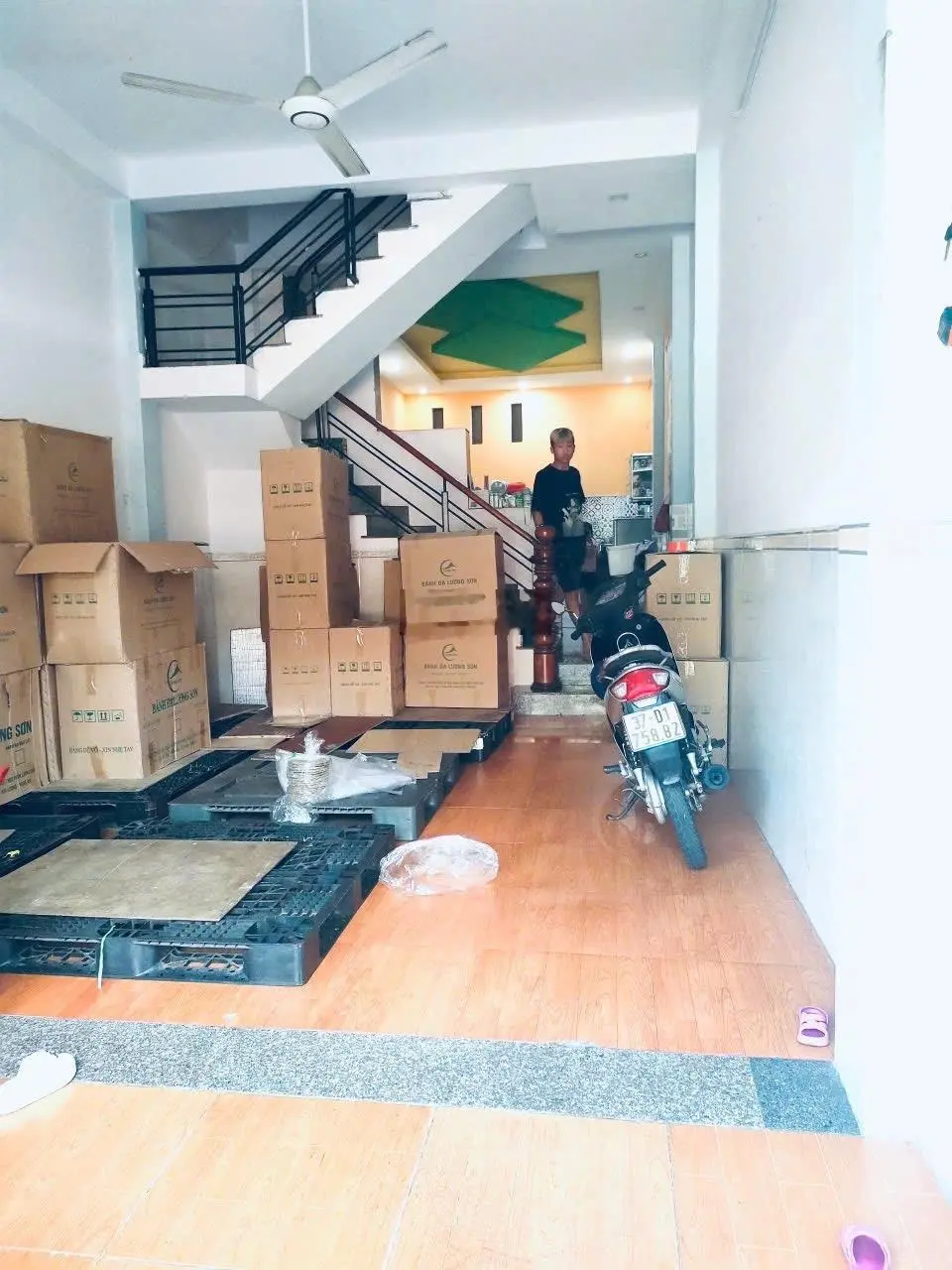 Nhà kinh doanh ở Tân Đông Hiệp 2 tầng mà chỉ nhỉnh 3 tỷ. Tìm đâu ra căn thứ 2. Bán gấp