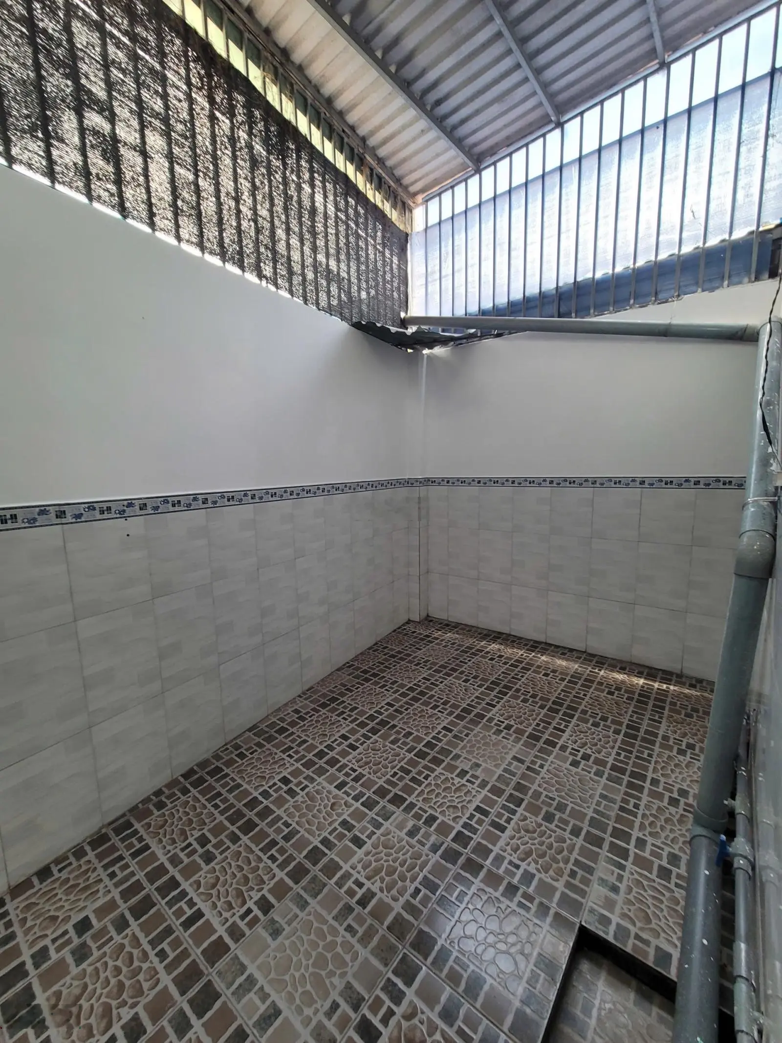 Nhà sổ hồng riêng có phòng ngủ dưới, đường rộng 5m
