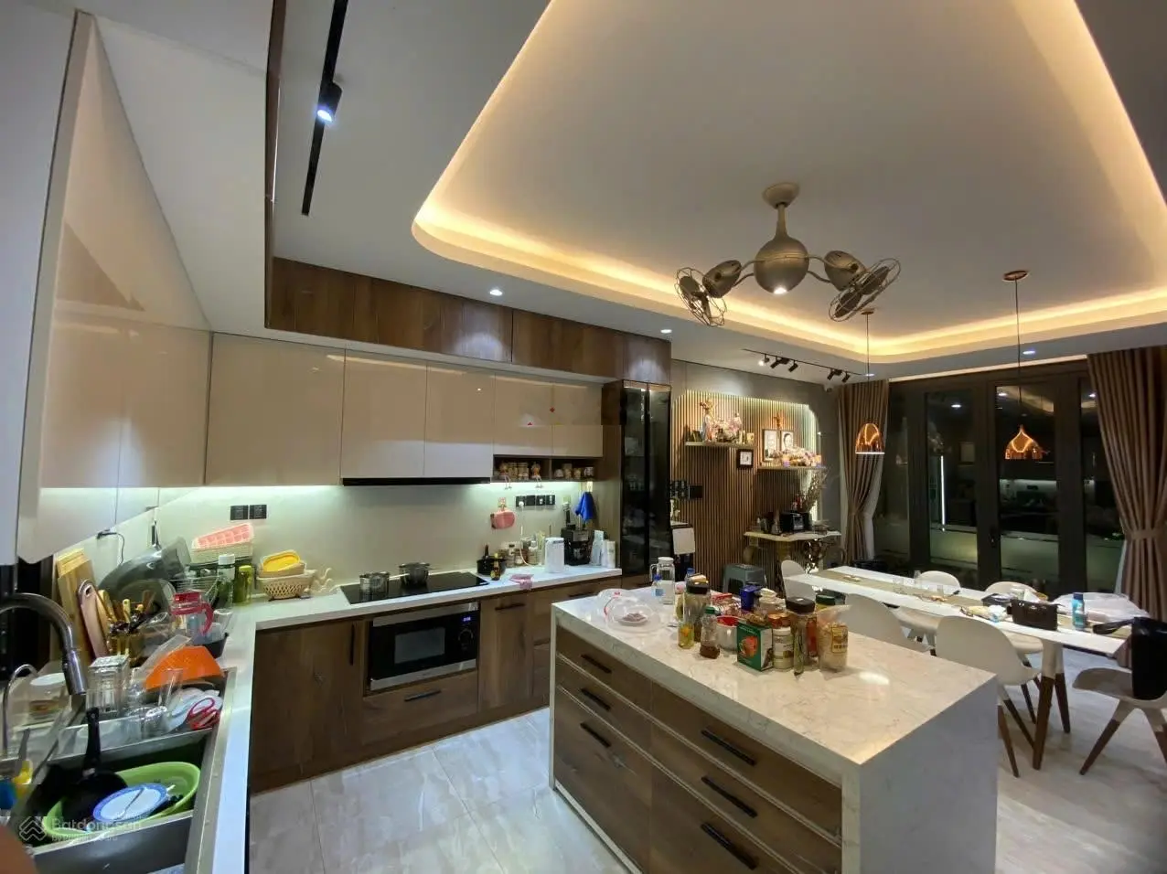 Nhà đẹp mới XD, có thang máy, ngay công viên HVT, gần sân bay, Đ. Phạm Văn Hai, TB, DT 6,85x9,2m