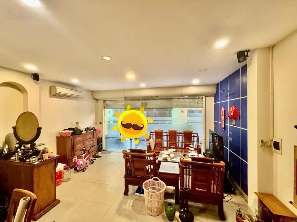 Cần bán nhà riêng Phố Đội Cấn, DT 45m2,Mặt tiền 5,5m- Giá 9,9 tỷ, ngõ thông thoáng