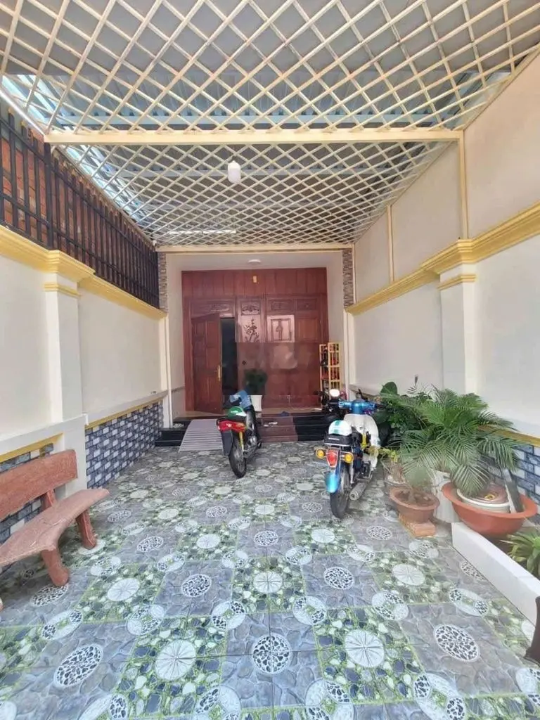 Nhà mặt tiền kinh doanh buôn bán đường trần quý cáp. Giá 4 tỷ 600